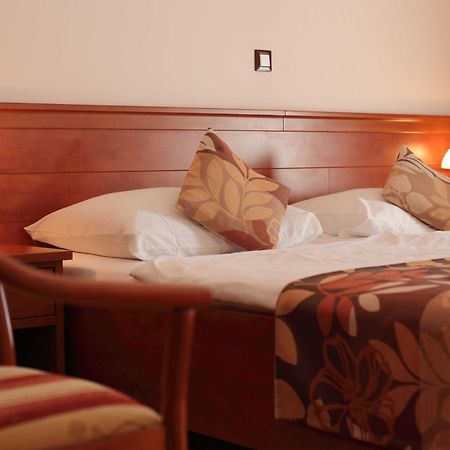 Dorijini Dvori Bed and Breakfast Baška Voda Δωμάτιο φωτογραφία